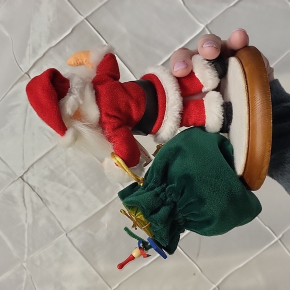 Vintage Annalee Santa Big Green Velvet  Gift Back Red White Standing Up … - Picture 6 of 10